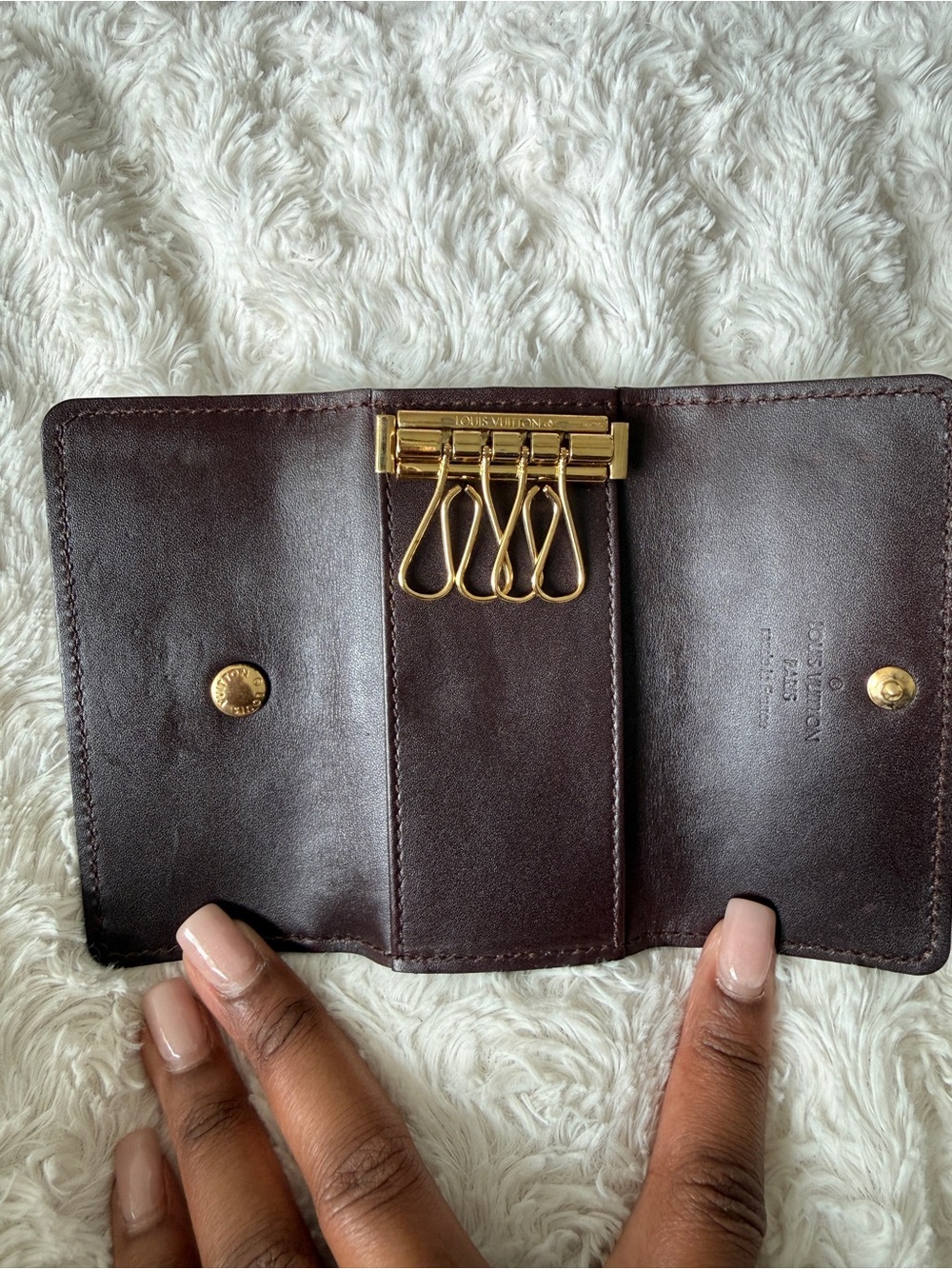 Louis Vuitton Vernis Key Pouch in Deep Cherry Patent - Picture 3 of 4